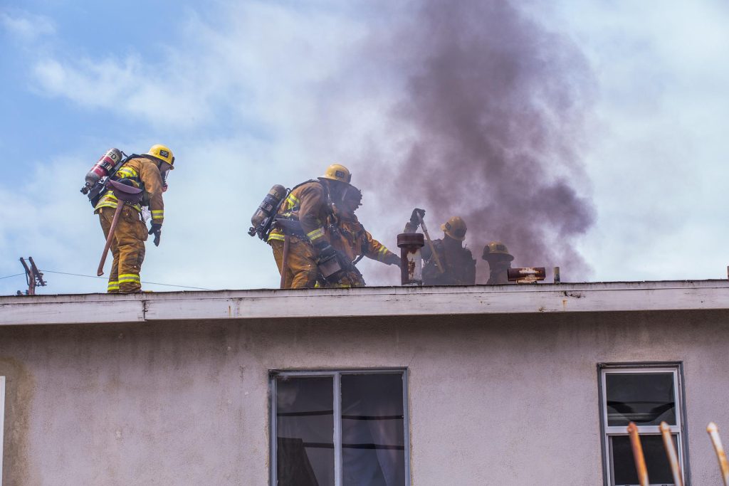 Incendi: prende fuoco l'edificio degli ex Morning Studio