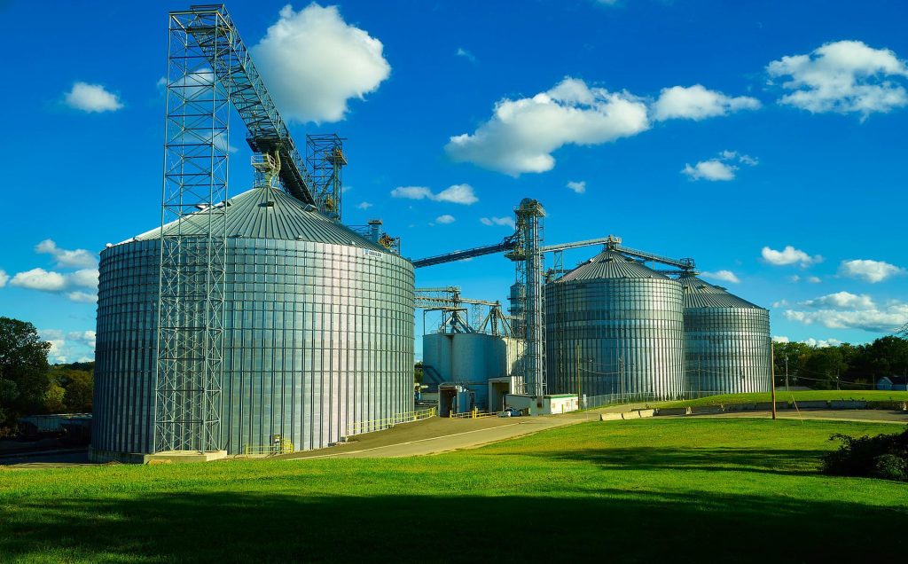 Incidente sul lavoro. Muore il ragazzo caduto nel silos