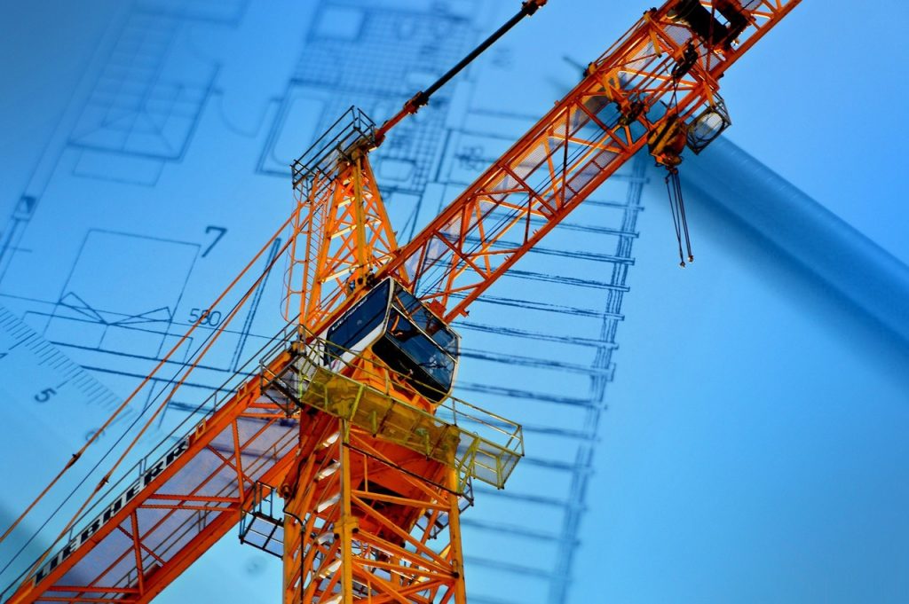 Incidenti sul lavoro. Operaio precipita dal tetto